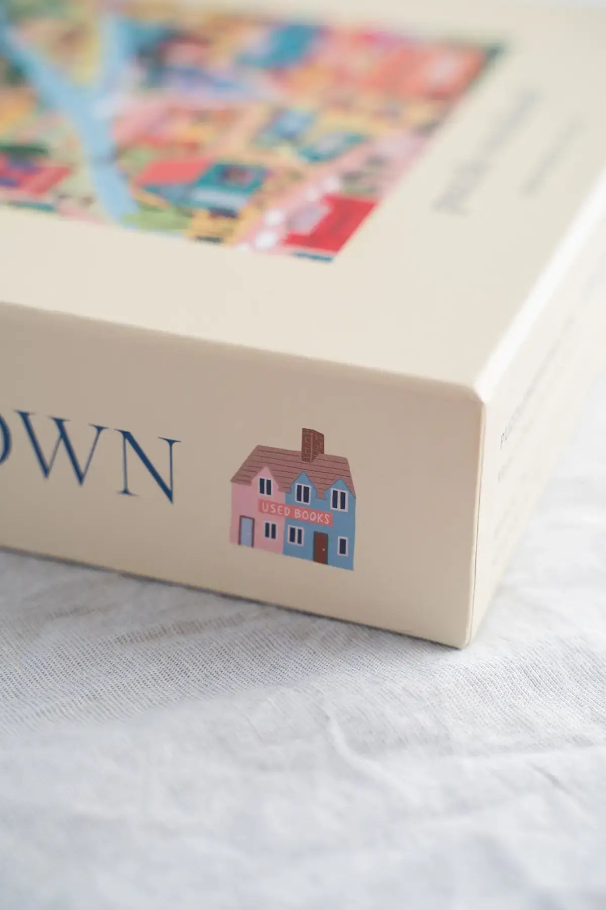 Puzzle Weekend Book Lover's Town, 1000 Piece Puzzle