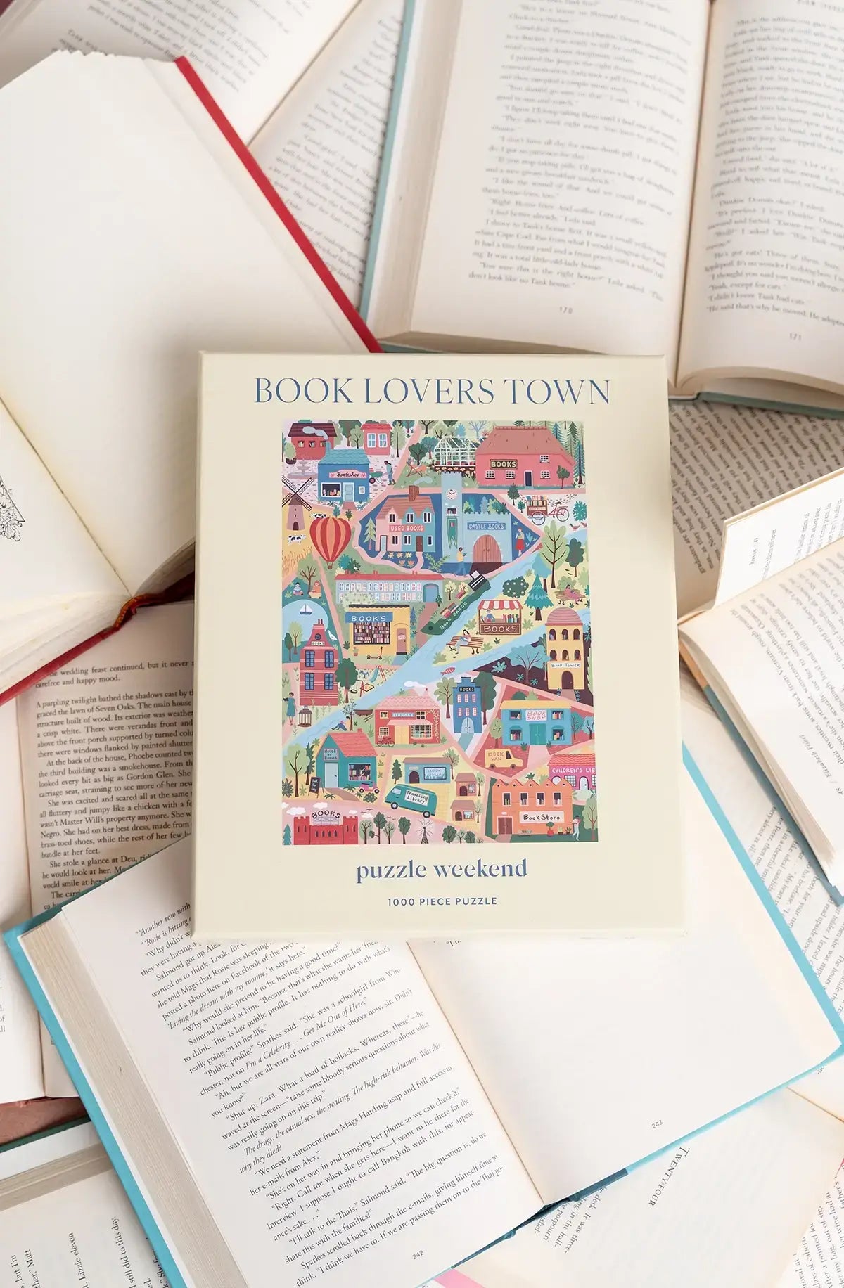 Puzzle Weekend Book Lover's Town, 1000 Piece Puzzle